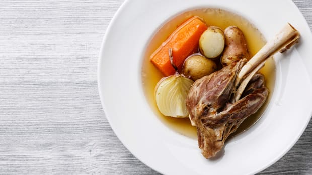 122117_Cutting Through the Hype- Should You Be Saving Your Bones For Broth__1200x620_v1