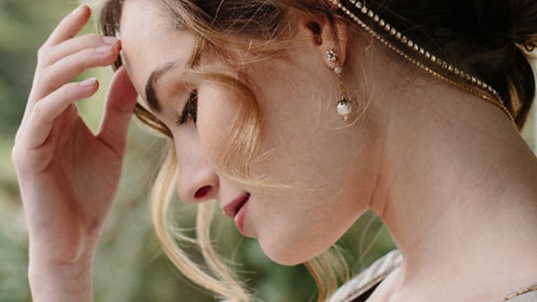 Don’t Want to Wear a Veil? Try One of These Awesome Bridal Accessories Instead
