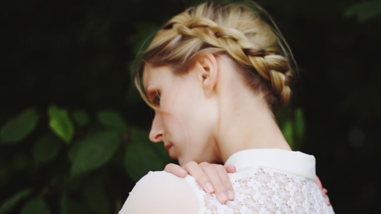 10 Effortless Summer Updos for When It’s Swelteringly Hot