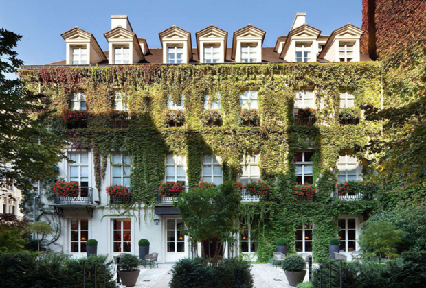 We can almost hear Le Pavillon de la Reine sigh, "Don't hate me because I'm très beau."
