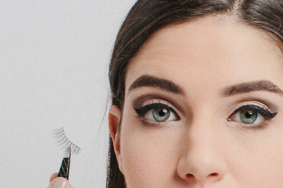 Audrey Hepburn makeup tutorial, Breakfast at Tiffany's beauty